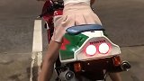 小姐姐穿裙子骑摩托，不过我的注意力都在车上