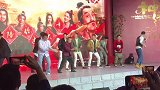 成龙潘长江汇聚《神探蒲松龄》首映，现场大跳健身舞