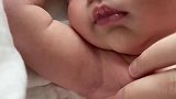 刚出生就比，同龄人多了根腋毛