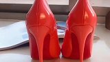 漂亮的高跟鞋应该送给你心爱的女人