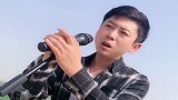 民间男歌手翻唱《千纸鹤》，经典怀旧，听了一遍又一遍！