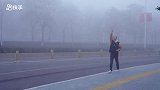 #2025年第一季度优秀网络视听作品# 网络纪录片《种完麦子我就往南走》分为“可能无法成行的旅行”、“种完麦子往南走”、“麦子阿姨”和“南方冬季如春”四个单元