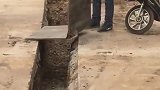 搞笑司机-这谁挖的