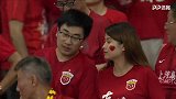 亚冠中日对决一触即发 球迷拼出巨幅五星红旗助威