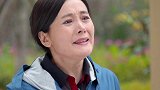 母亲为了女儿去求渣男，却被女儿责备，结果下秒竟自己打自己