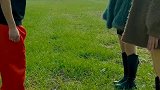 麦地里摔跤比赛啦