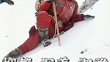 胡歌贵妇摔摔也要摔的优雅有气质