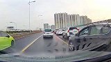 让你实线变道，霸道教你做人！