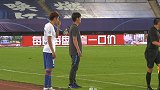 尴尬！李霄鹏专注比赛忘与下场队员击掌 吴兴涵等待未果无奈一笑