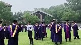 清华大学学霸毕业了，上了最高的学府，不知道有多少能留在中国！