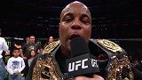 UFC-18年-科米尔赛后叫阵莱斯纳：咱们都是冠军了 你快来八角笼干一架吧！-花絮