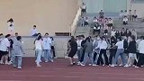 说好的拔河呢怎么一开始就滑倒了