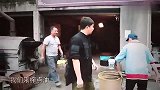黄磊何炅外出榨油，榨出来的油满是成就感