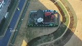 都市中一户人家，开发商派人多次协商无果，如今只能这样了！