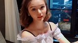 你们觉得我今天可爱吗 喜欢我这样的小姐姐吗