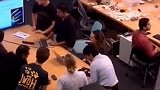 黑科技透视技术成真，不拆信封也能看到信的内容了！