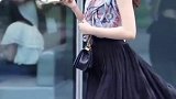 街拍小姐姐，今天吹起了大风，却一点也没吹散小姐姐散发的魅力