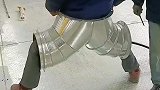 工人闲暇时间自娱自乐，这到底是怎么穿上的