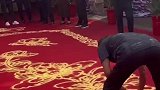这样的方式比颜料环保多了，喂鸡鸭也不会浪费