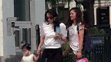 章子怡接三岁女儿醒醒放学私下打扮像白领妈妈