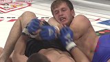 UFC轻量级霸主小鹰，刚出道时就这么猛了！手臂十字固终结对手