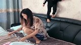 母老虎在床上叠衣服，下一刻小祖宗又皮了，看来三天没挨打了