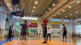 【PP体育在现场】广东队上午训练阿联罚球 今夜能否创造历史？