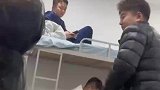 室友们全都出门约会，男子的心都凉了
