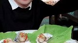 三层吃蒜蓉泼生蚝啊，肉嫩味鲜有食欲！