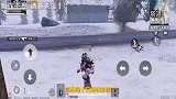 和平精英：玩家驾驶滑雪板撞击雪地防空洞，这结果出乎意料！