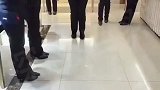 我们店里搞团建游戏，推到就能赢，店员大姐都使出看家本领了