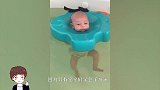 2岁宝宝不慎掉进游泳池，吓坏路人，不料宝宝竟是个游泳的王者！