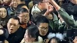 知道的这是在大唐不夜城，不知道的还以为春运呢！