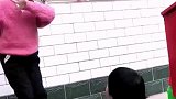 孩子的快乐其实很简单，童年真好无忧无虑！