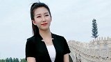 美女演唱《英雄泪》，一开口嗓音甜到骨头里
