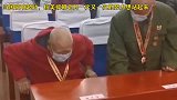 中国队高唱国歌，日本队无人张嘴，这届奥运会真把日本人给伤到了