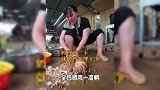 全红婵家海鲜大餐招待孙一文，全妈妈现场抓鸡宰杀，全进华亲自下厨