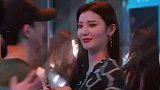 撩别人的女朋友还敢摇人！