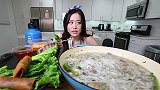 真是家里有矿啊吃面条的碗都这么不一样