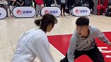 说说你打篮球时最喜欢的一个细节吧打篮球的女生