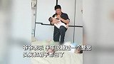爷爷照顾三胞胎练成金牌月嫂：半年没睡过整觉，1天喂36顿奶