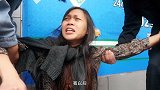 大姐光天化日下行窃，被保安和商家抓住，真相令所有人感动！