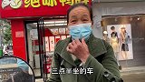 婆婆采茶叶回来了，半月没见玥玥还跟奶奶亲吗？姥姥在一旁吃醋了