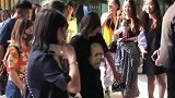 哪位女，穿高跟鞋不会走路了，哈哈