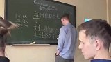 俄罗斯的中文课，每一笔都在意料之外，网友：他是在焊接吗？