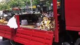路边卖榴莲的不让带壳走