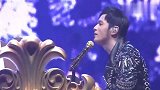 巨星偷看周杰伦演唱会被发现，现场瞬间失控！周董的应变能力绝了