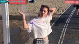 国外恶搞：露天淋浴后妹子后悔了，最后还被喷了一脸