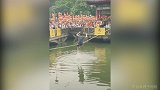 这是个高手啊！可是最后掉水了 小哥哥会玩啊