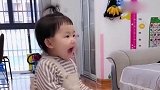 搞怪萌宝：给你们表演一下亲爸咋吵我的，这样子真逗！